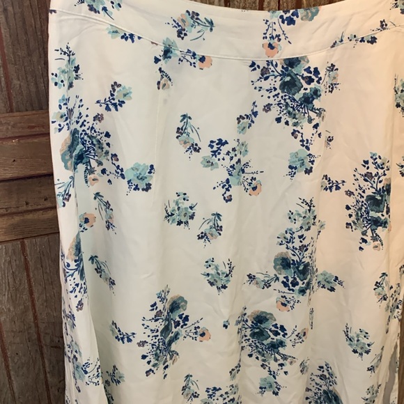 Women’s a.n.a White Blue Floral Midi Fully Lined Coastal Summer Side Slit Skirt - Picture 2 of 6